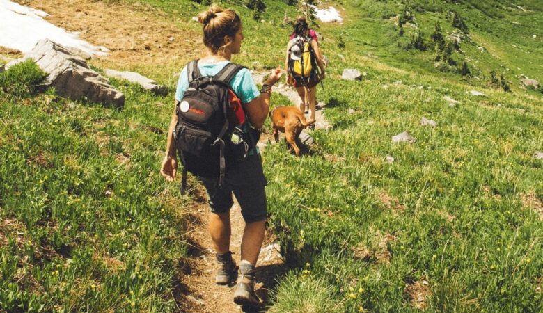 Article by harpersbazaar – Can hiking really help you heal?